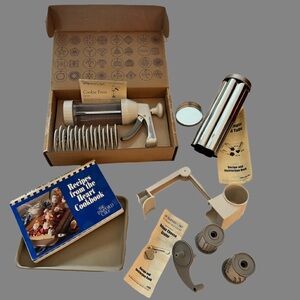 Pampered Chef Lot Bundle Cheese Grater Bread Tube Cookie Press Bar Pan